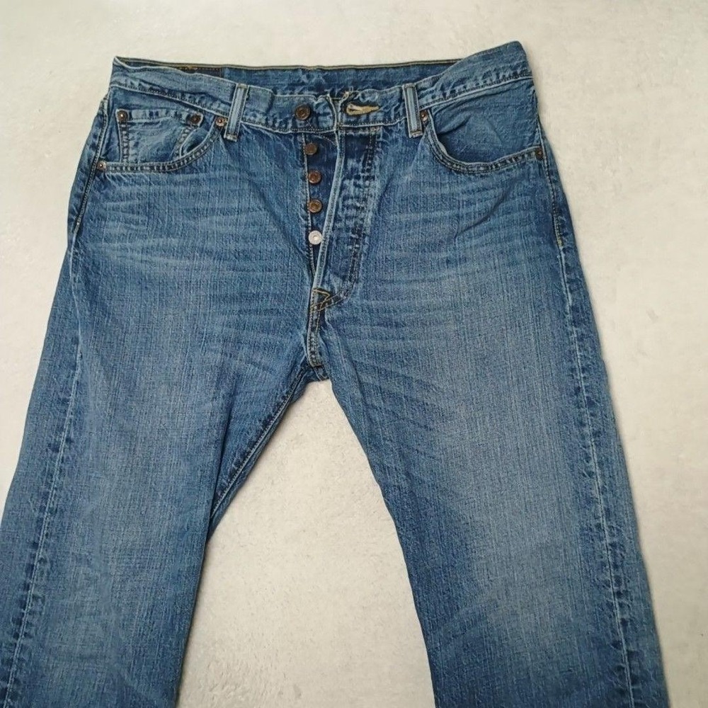 Levis 501 Jeans Mens 34x30 Blue Straight Medium Wash 5-Pocket Denim Regular - Picture 2 of 13